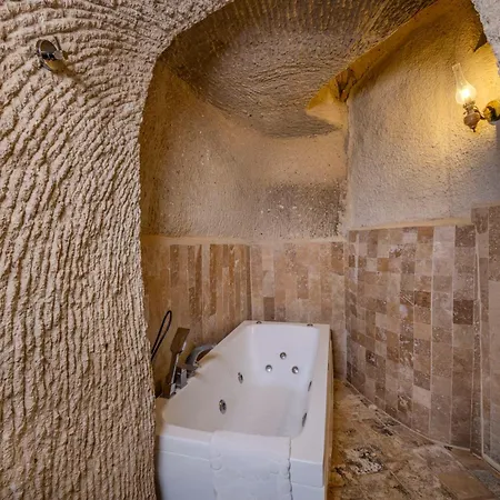 Hidden Cave גורמה